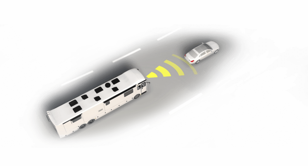 Motorhome with front sensors detecting vehicle ahead